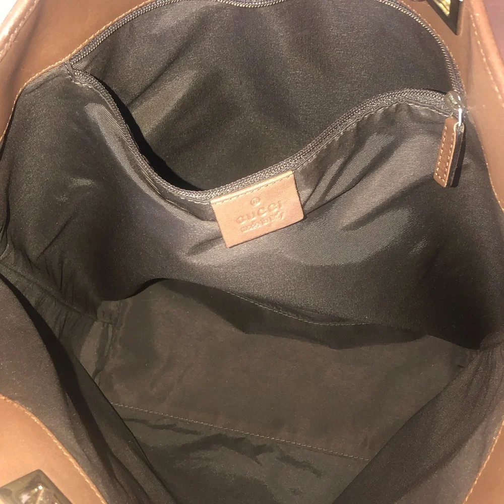 GUCCI GG Taupe and Brown Leather Shoulder Bag Shopper Interior Zip Pocket AUTH